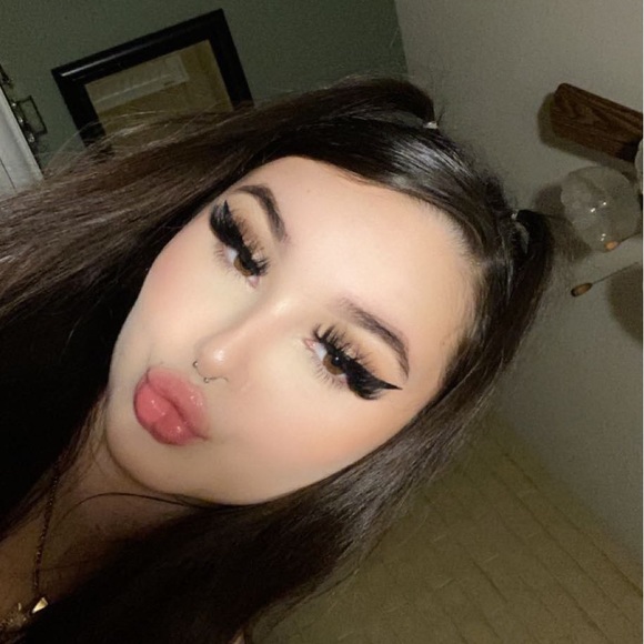 Meet your Posher, Estella - Picture 1 of 1